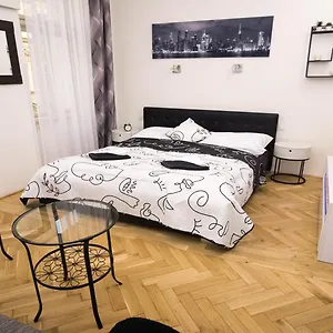  Appartamento Black & White By Wenceslas Square And Muzeum Repubblica Ceca